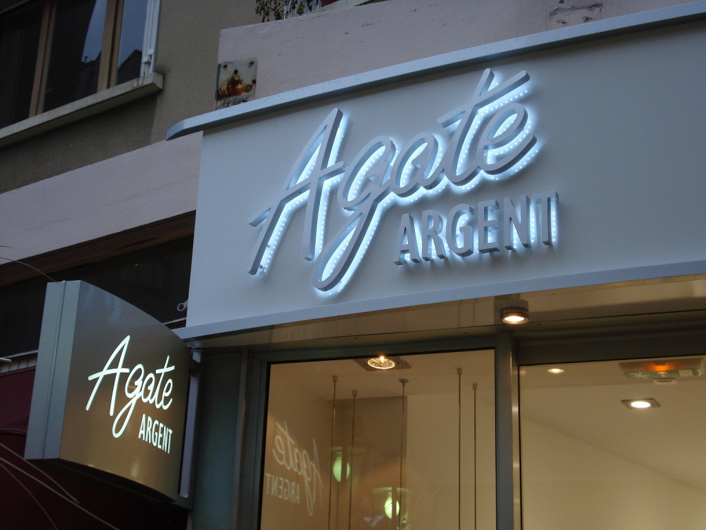 enseigne lettre